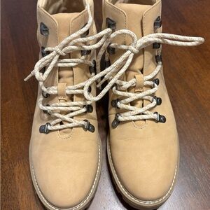 Universal Thread Tan Lace-Up Women's Hiking Boots